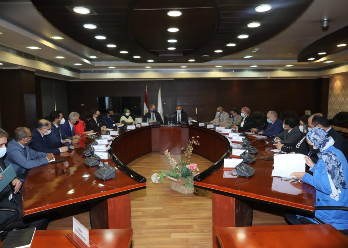 وزير النقل يبحث مع السفير السويدي بالقاهرة التعاون في مشروع أتوبيسات BRT 20 - جريدة المساء وزير النقل يبحث مع السفير السويدي بالقاهرة التعاون في مشروع أتوبيسات BRT 19 - جريدة المساء