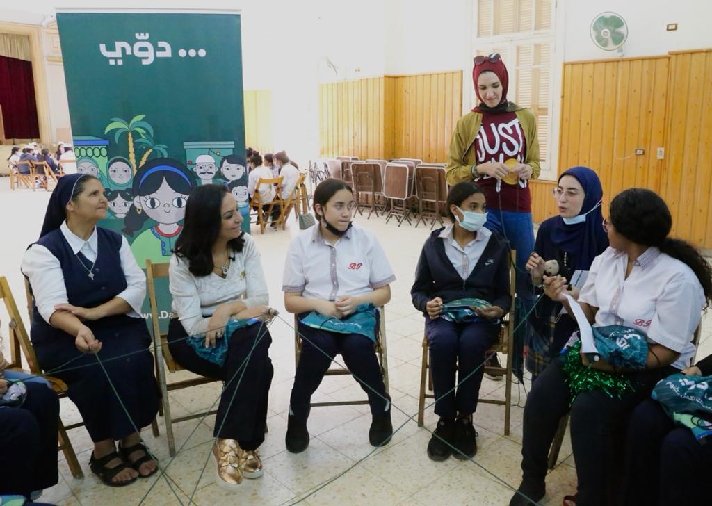 الدكتورة مايا مرسي تزور مدرسه راهبات الراعى الصالح وتشارك في دوائر الحكي 19 - جريدة المساء