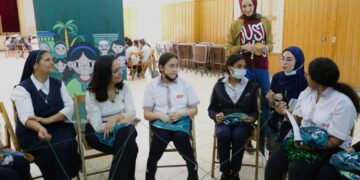 الدكتورة مايا مرسي تزور مدرسه راهبات الراعى الصالح وتشارك في دوائر الحكي 1 - جريدة المساء