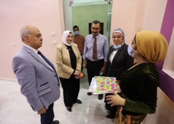 د.جيهان يسرى تتفقد مخبز مستشفى الأطفال بجامعة الزقازيق 14 - جريدة المساء