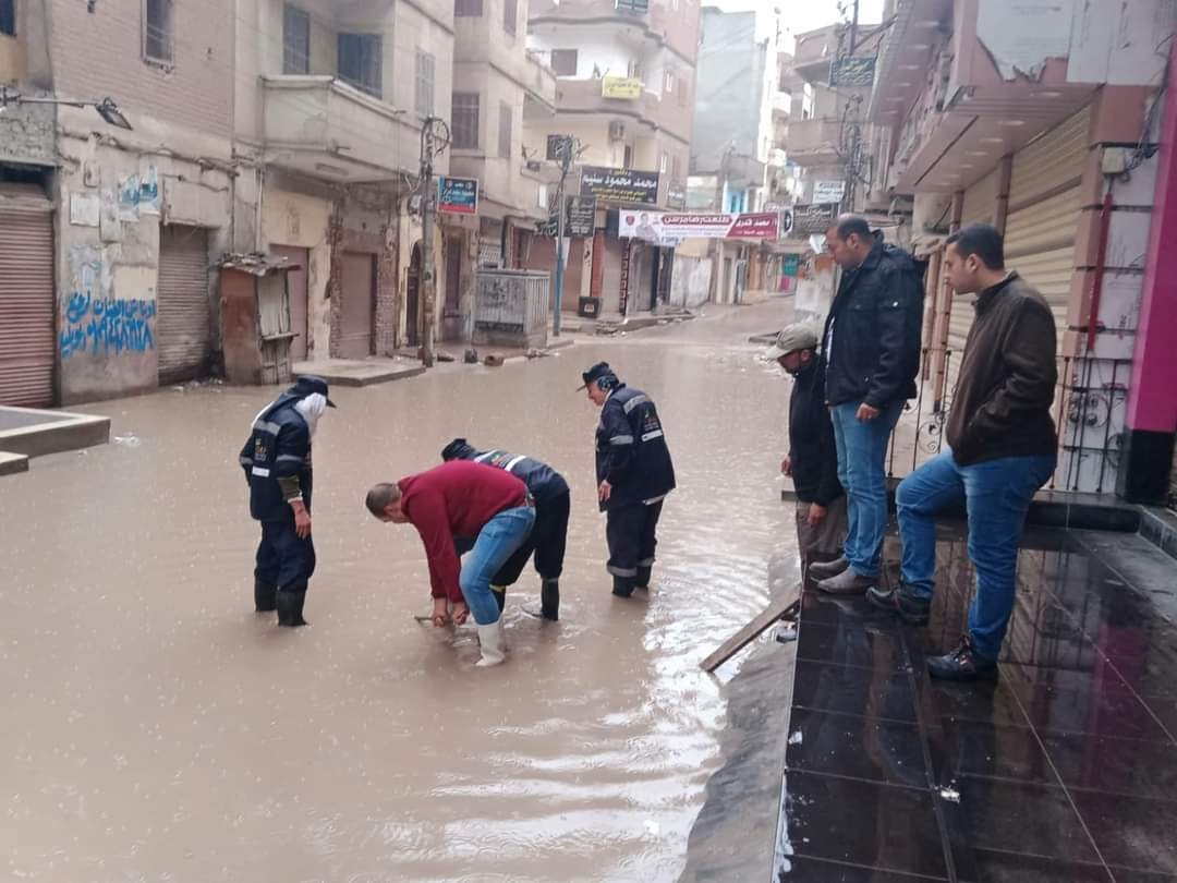 طوارئ بدسوق.. لرفع تراكمات المياة أولاً بأول 19 - جريدة المساء طوارئ بدسوق.. لرفع تراكمات المياة أولاً بأول 18 - جريدة المساء