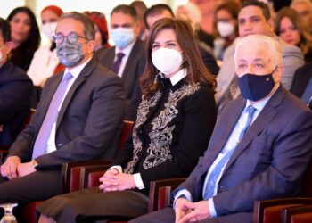 وزراء الهجرة والسياحة والتعليم يشهدون استعراض استراتيجية جديدة للتواصل مع المصريين بالخارج 21 - جريدة المساء
