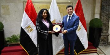 وزير الشباب والرياضة يستقبل أمين عام الفيفا وسكرتير عام الكاف 1 - جريدة المساء