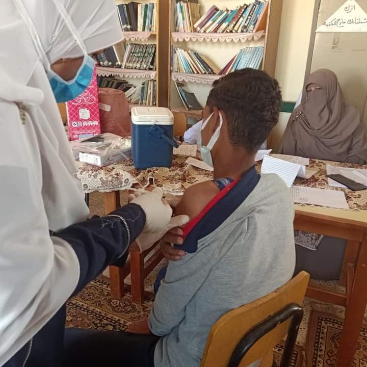 انطلاق حملة تطعيم طلاب الثانوية بالوادي الجديد.. بلقاح فيروس كورونا 18 - جريدة المساء انطلاق حملة تطعيم طلاب الثانوية بالوادي الجديد.. بلقاح فيروس كورونا 17 - جريدة المساء
