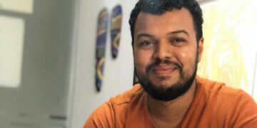 "مغترب مع سبق الإصرار"..نفضة أدبية ونفخة في بوق الضمير الإنساني لأحمد رفاعي آدم 1 - جريدة المساء