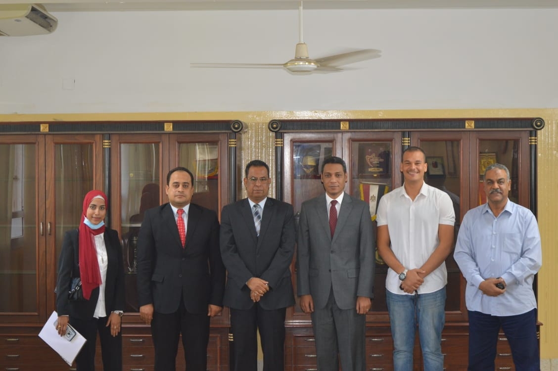 فوز "كريم وآلاء" .. بلقب الطالب المثالى بحقوق جنوب الوادى 19 - جريدة المساء