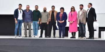 وزيرة الثقافة تكرم صناع "الاختيار" في مهرجان القاهرة السينمائي الدولي 1 - جريدة المساء