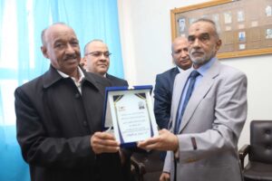 آداب "جنوب الوادى" تكرم مدير شئون العاملين 32 - جريدة المساء