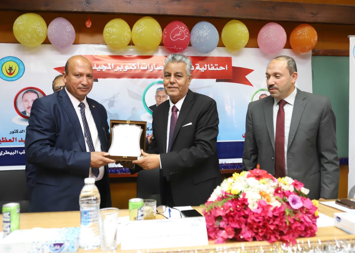 رئيس جامعة جنوب الوادى يشهد حفل استقبال الطلاب الجدد بكلية الطب البيطرى 18 - جريدة المساء