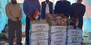 توزيع لحوم صكوك الأضاحي علي أصغر قرية بمطروح 1 - جريدة المساء