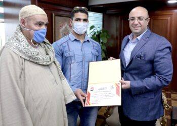 محافظ بني سويف يُكرًم "محمد بريك "بطل العالم في رفع الأثقال للمكفوفين 29 - جريدة المساء