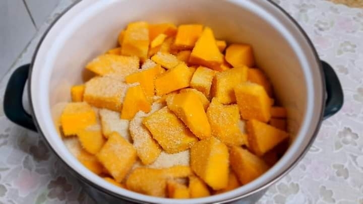 تعرف على طريقة عمل قرع العسل بالمكسرات والبشاميل 19 - جريدة المساء