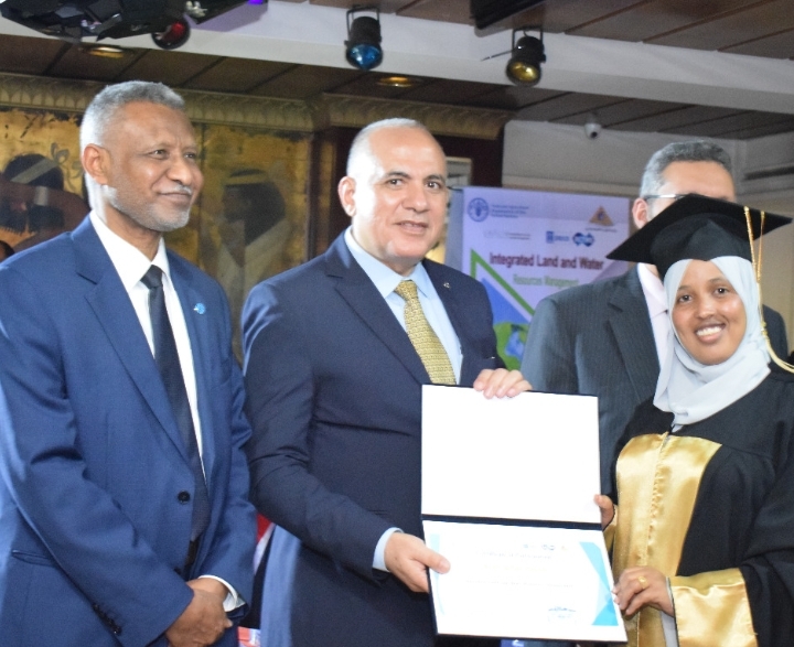الري تكرم 22 متدربا من الصومال في برنامج تدريب الإدارة المتكاملة للمياه والأراضي 19 - جريدة المساء