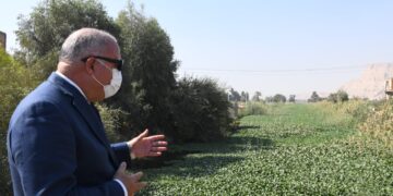 محافظ قنا يأمر بتطهير ترعة "الغلاسى" بدشنا خلال ٤٨ ساعة 7 - جريدة المساء