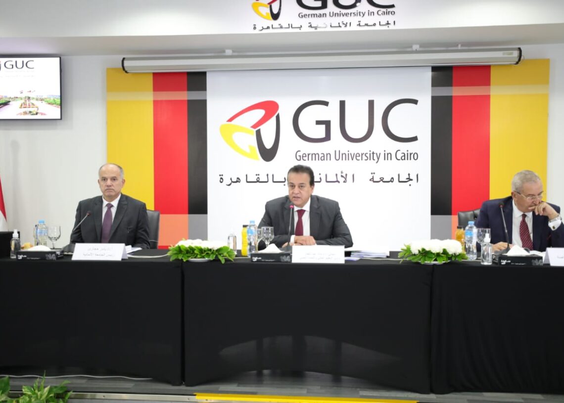 وزير التعليم العالي يتفقد منشآت القطاع الطبي بالجامعة الالمانية 19 - جريدة المساء