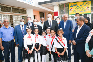 محافظ قنا يتابع انتظام الدراسة بمدرسة اللغات الإبتدائية بالألومنيوم  35 - جريدة المساء