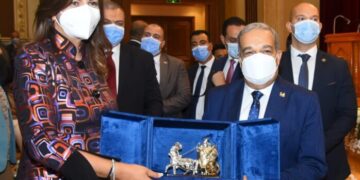 نبيله مكرم: الإنتاج الحربى قلعة الصناعات العسكرية والمدنية في مصر 1 - جريدة المساء