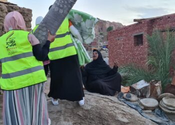 لليوم الثاني.. قوافل "تحيا مصر" توزع المساعدات بالقرى المتضررة من السيول في أسوان 30 - جريدة المساء