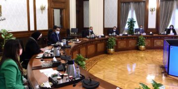 رئيس الوزراء يستعرض عدداً من مقترحات توطين الصناعات المغذية ومستلزمات الإنتاج 2 - جريدة المساء رئيس الوزراء يستعرض عدداً من مقترحات توطين الصناعات المغذية ومستلزمات الإنتاج 1 - جريدة المساء