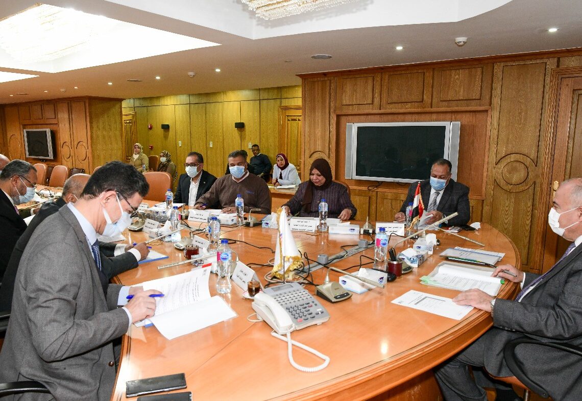 استرداد مواقع المشروعات غير الملتزمة بالمنطقة الحرة بقفط 19 - جريدة المساء