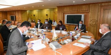 استرداد مواقع المشروعات غير الملتزمة بالمنطقة الحرة بقفط 1 - جريدة المساء