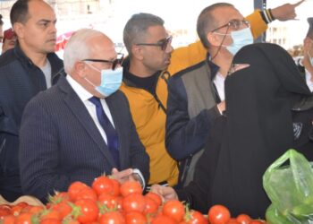 احتفالًا بالعيد القومى .. خفض أسعار الخضروات بنسبة 50 % بسوق العصر ببورسعيد 33 - جريدة المساء