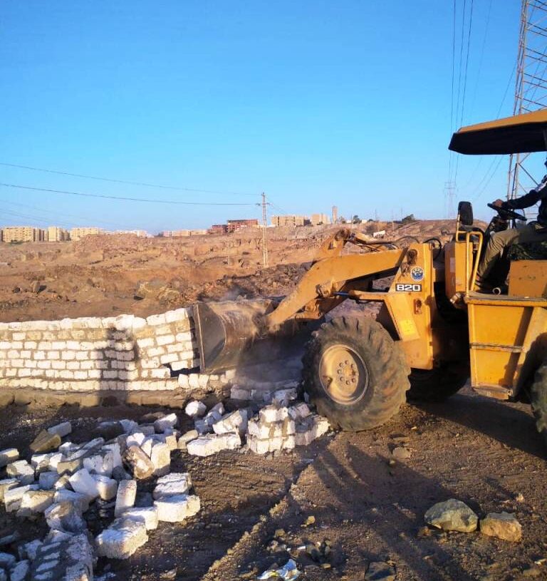 إزالة 6 حالات تعدى بمساحة 2150 م2 في حي اللوتس بأسوان 26 - جريدة المساء إزالة 6 حالات تعدى بمساحة 2150 م2 في حي اللوتس بأسوان 25 - جريدة المساء