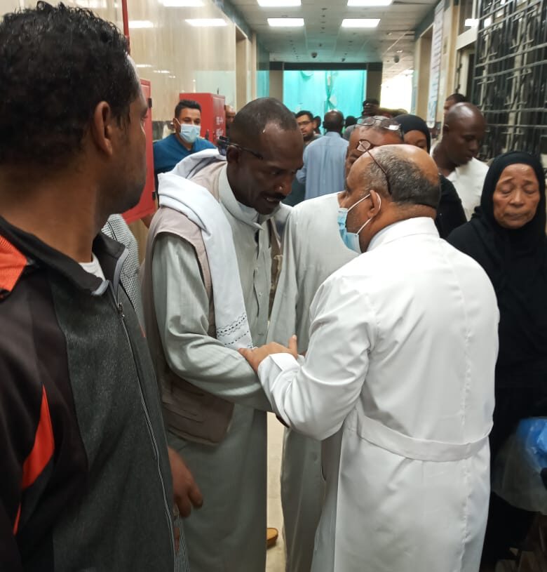 المستشفي الجامعي باسوان يقدم الرعاية الطبية لمصابي حادث طريق المطار 19 - جريدة المساء