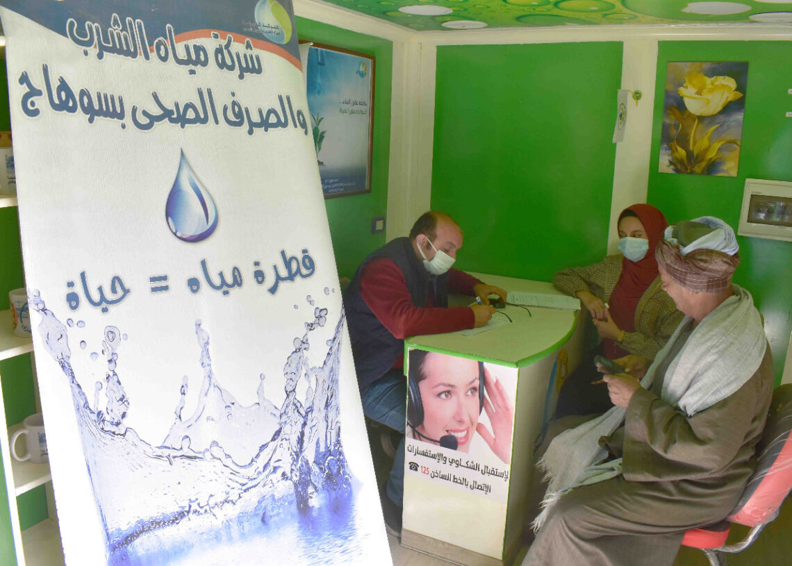 الدفع بسيارة استقبال شكاوى متنقلة لاهالى قرى حياة كريمة بسوهاج 17 - جريدة المساء