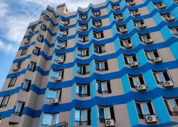 محافظ سوهاج يتابع مشروع إنشاء مجمع "العاشر من رمضان" للتأمين الصحي . 19 - جريدة المساء