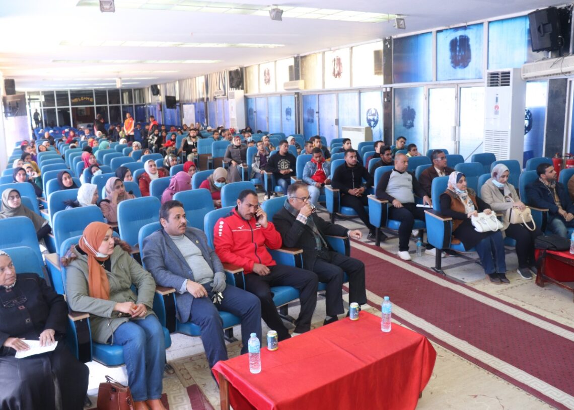 طب سوهاج تنظم ندوة توعوية عن مخاطر الإدمان بالتعاون مع وزارة الداخلية . 19 - جريدة المساء