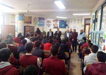 وكيل وزارة تعليم مطروح يفاجئ المدرسة النووية يتفقد فندق الإقامة و طابور الصباح 33 - جريدة المساء