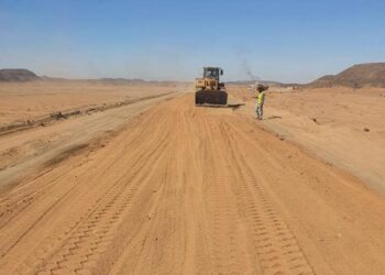 البدء في المرحلة الأولى لإعادة إنشاء طريق أسوان / وادى العلاقى بطول 170 كم بتكلفة إجمالية مليار و 43 مليون جنيه 25 - جريدة المساء