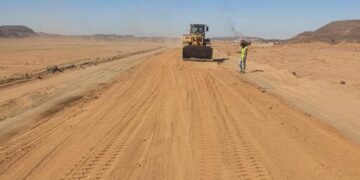 البدء في المرحلة الأولى لإعادة إنشاء طريق أسوان / وادى العلاقى بطول 170 كم بتكلفة إجمالية مليار و 43 مليون جنيه 2 - جريدة المساء البدء في المرحلة الأولى لإعادة إنشاء طريق أسوان / وادى العلاقى بطول 170 كم بتكلفة إجمالية مليار و 43 مليون جنيه 1 - جريدة المساء