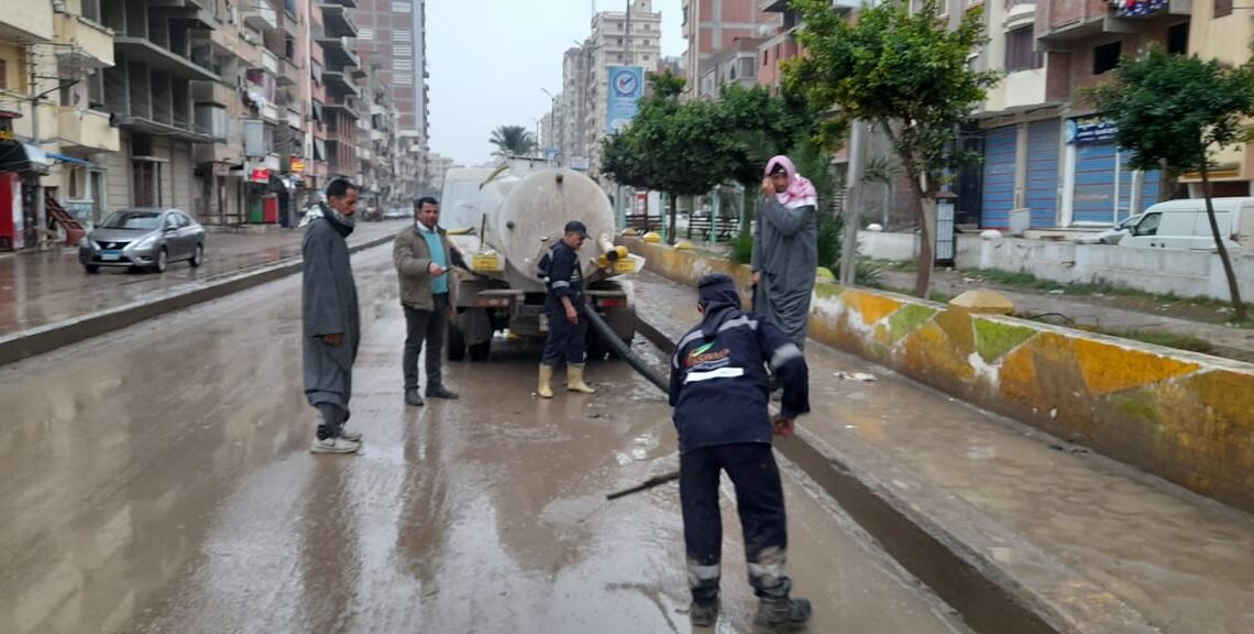 . هطول أمطار متقطعة و رؤساء المدن يتابعون رفع المياه في كفر الشيخ 19 - جريدة المساء
