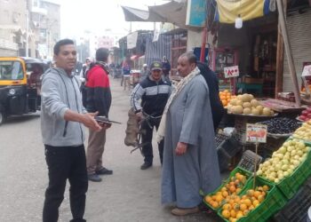 حملة مكبرة لرفع الإشغالات والتعديات من الشوارع وإزالة اللافتات المخالفة بأسيوط 33 - جريدة المساء