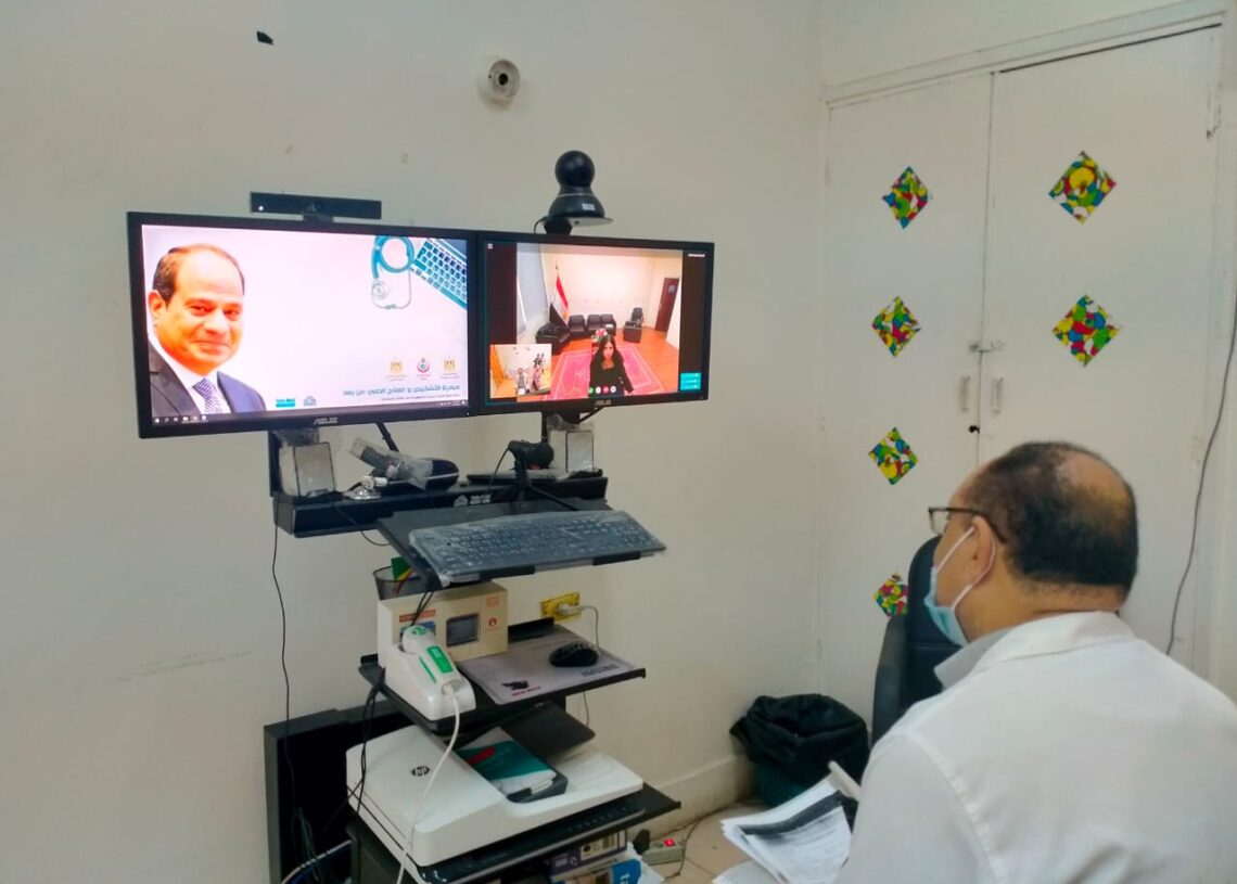 مناظرة الحالات الطبيه من خلال تطبيقات التشخيص عن بعد بمستشفيات سوهاج. 17 - جريدة المساء