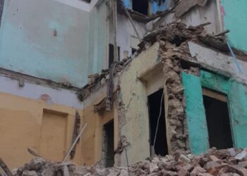 حي غرب الاسكندرية يزيل الخطوره الداهمه بعقارين 27 - جريدة المساء