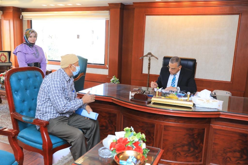 محافظ سوهاج والسكرتير المساعد يلتقون 95 مواطنا لبحث مطالبهم وحل شكواهم. 19 - جريدة المساء محافظ سوهاج والسكرتير المساعد يلتقون 95 مواطنا لبحث مطالبهم وحل شكواهم. 18 - جريدة المساء