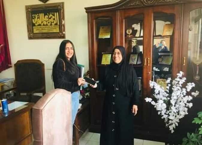 تكريم نادية محمد الموظفة "الأمينة" في كلية التربية النوعية بالمنيا 19 - جريدة المساء