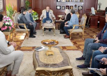 محافظ بني سويف يلتقي وفداً من وزارة الشباب والرياضة للتحضير للمنتدى الأول لشباب شمال الصعيد 15 - جريدة المساء