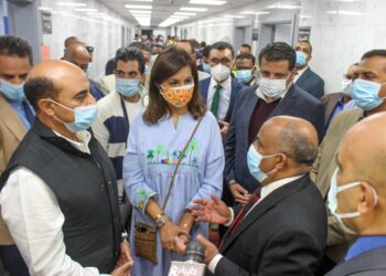 وزيرة الهجرة ومحافظ أسوان يفتتحان غرفة مرضى القدم السكري المقدمة من "صناع الخير" بمستشفى أسوان الجامعة 31 - جريدة المساء