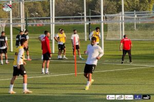 على هامش تدريبات المنتخب: زيارة رئيس الاتحاد القطري وأبو ريدة.. والاطمئنان على حمدي فتحي 19 - جريدة المساء