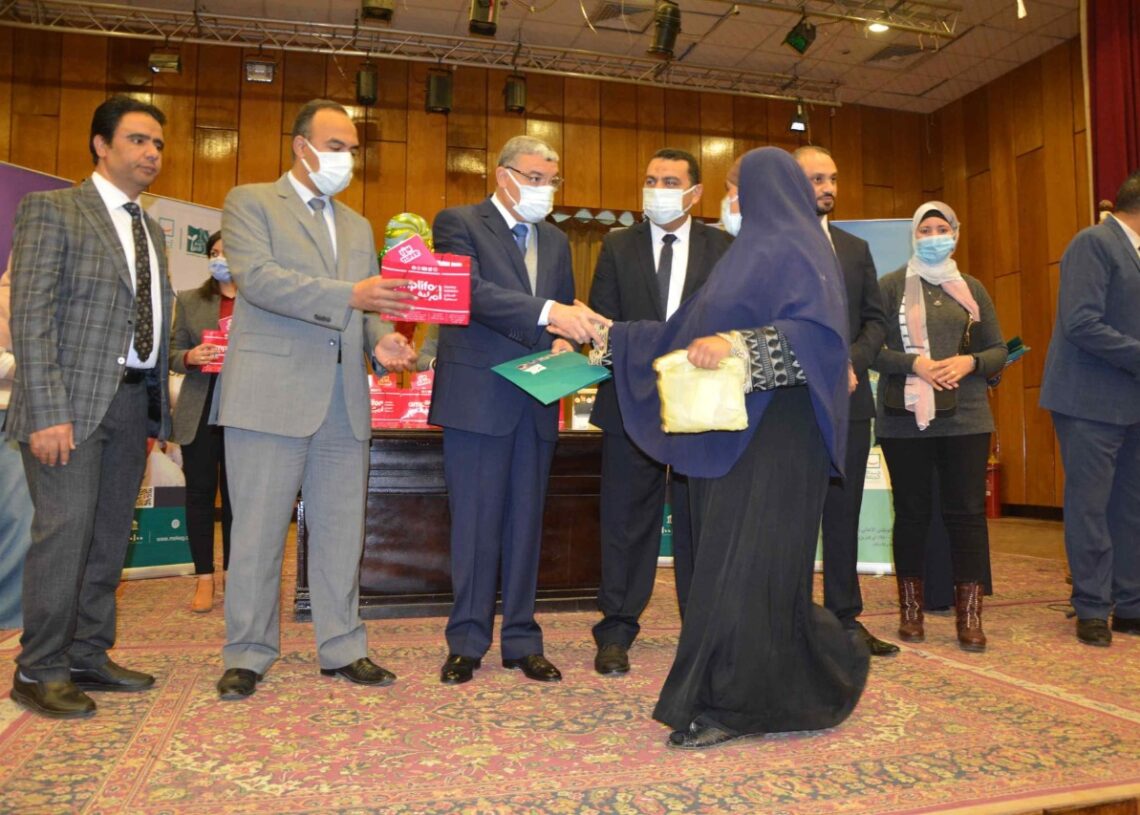 محافظ المنيا يسلم أجهزة "مصر الخير" التعويضية لعدد من ذوى الإعاقة بقرى "حياة كريمة" بملوى 18 - جريدة المساء محافظ المنيا يسلم أجهزة "مصر الخير" التعويضية لعدد من ذوى الإعاقة بقرى "حياة كريمة" بملوى 17 - جريدة المساء