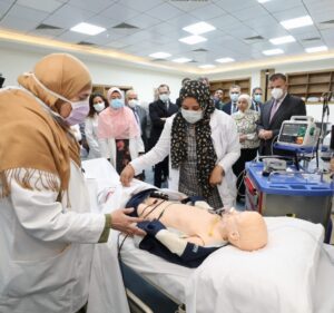 ضمن مبادرة "بالعلم نستطيع".. أمين صندوق تحيا مصر يتفقد تشغيل معمل محاكاة كلية طب عين شمس 19 - جريدة المساء