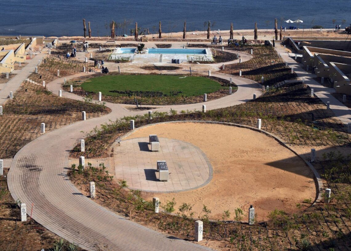 مسئولو "الإسكان" يتفقدون مشروعات مدينة أسوان الجديدة 19 - جريدة المساء