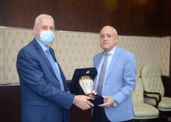 مسئولو المجتمعات العمرانيةيعرضون على وفد عراقي التجربة العمرانية للهيئة 15 - جريدة المساء