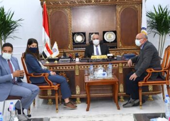 محافظ قنا يبحث مع وفد الوكالة الأمريكية للتنمية الدولية سبل تعزيز التعاون والإرتقاء بمنظومة مياه الشرب والصرف الصحى 29 - جريدة المساء