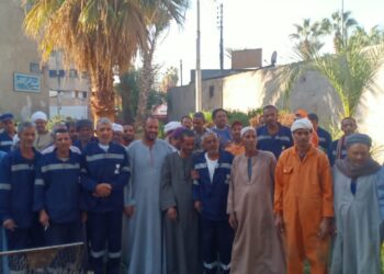 ٥٠٠ بطانية هدية "آل المرزوق" بالكويت لعمال النظافة بمدينتى قنا وقفط 27 - جريدة المساء