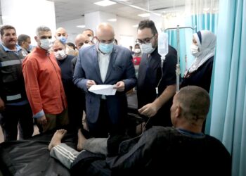 مصرع وإصابة 17 شخصا في انقلاب ميكروباص  بالصحراوي الشرقي ببني سويف .. والمحافظ زار المصابين 27 - جريدة المساء